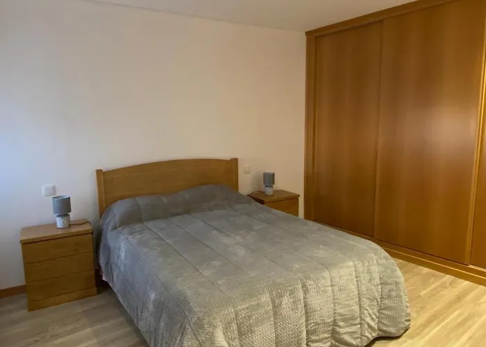 Vivenda Caixilao Casa Com 3 Quartos