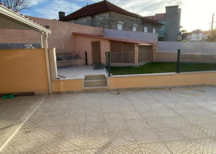 Vivenda Caixilao Casa Com 3 Quartos